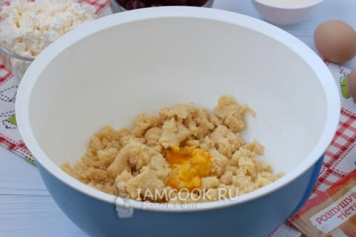 Тертый пирог с творогом и вишней. Песочный пирог с творогом и вишней