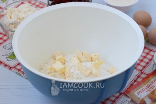 Тертый пирог с творогом и вишней. Песочный пирог с творогом и вишней