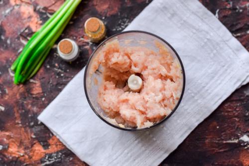 Кабачки фаршированные куриным фаршем. Кабачки с куриным фаршем в духовке