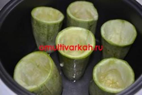 Кабачки фаршированные курицей в мультиварке. Меню