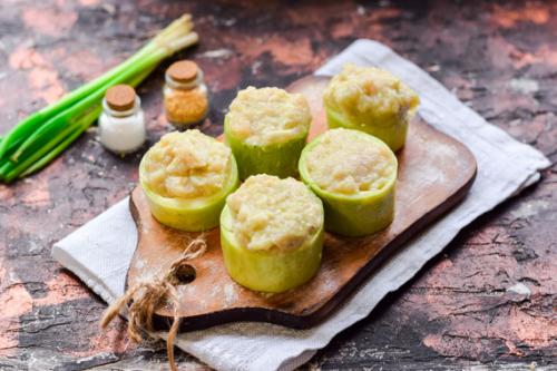 Кабачки фаршированные куриным фаршем. Кабачки с куриным фаршем в духовке