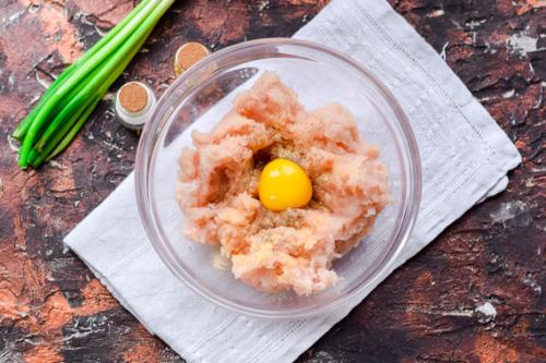 Кабачки фаршированные куриным фаршем. Кабачки с куриным фаршем в духовке