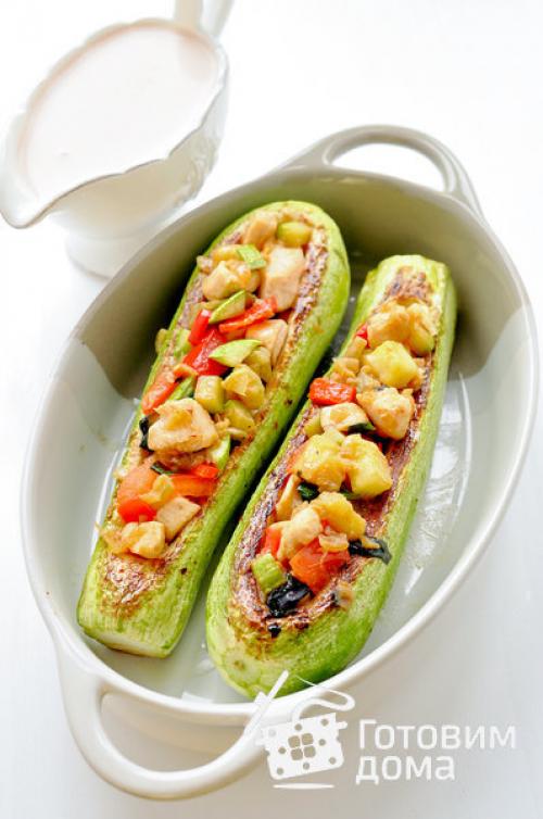 Кабачок фаршированный в духовке с курицей. Кабачки, фаршированные курицей