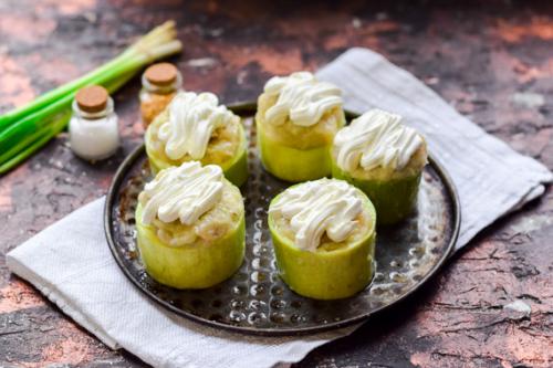 Кабачки фаршированные куриным фаршем. Кабачки с куриным фаршем в духовке