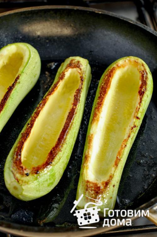Кабачок фаршированный в духовке с курицей. Кабачки, фаршированные курицей