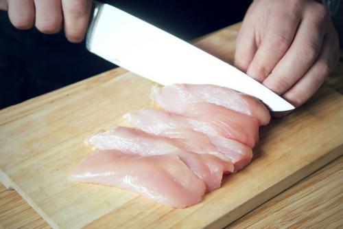 Куриное филе с чесноком и майонезом. 