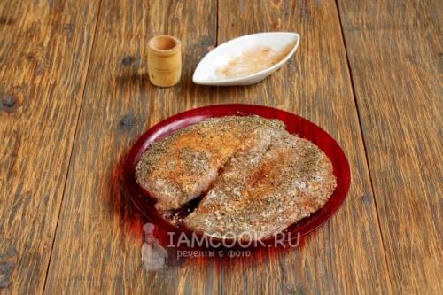 Куриное филе в фольге в духовке