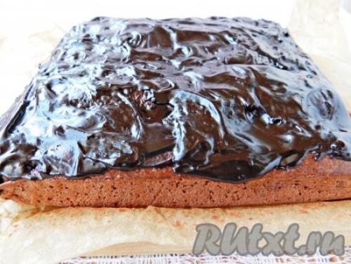 Шоколадный пирог с творожными шариками