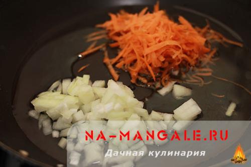 Тушеное куриное филе в сметане. Куриное филе в сметанном соусе на сковороде