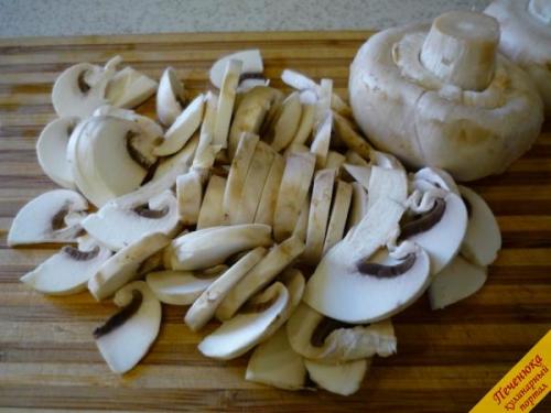 Тушеное куриное филе с грибами. Описание рецепта: