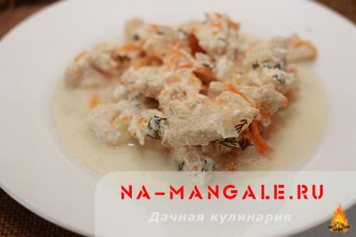 Тушеное куриное филе в сметане. Куриное филе в сметанном соусе на сковороде