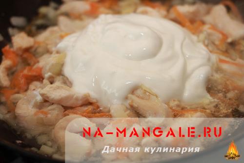 Тушеное куриное филе в сметане. Куриное филе в сметанном соусе на сковороде