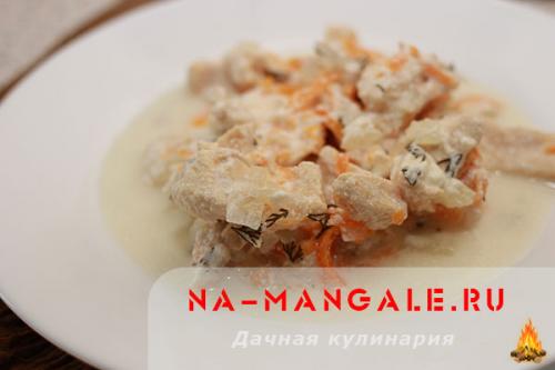 Тушеное куриное филе в сметане. Куриное филе в сметанном соусе на сковороде