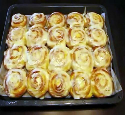 Завитушки из творожного теста. Творожные завитушки в сметанной заливке