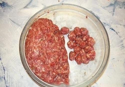 Спагетти с фрикадельками в томатном соусе. Спагетти с фрикадельками под соусом