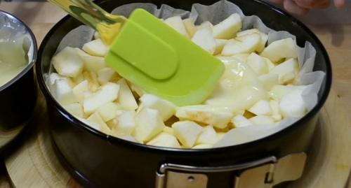 Польская шарлотка с заварным кремом. Гениальная шарлотка с невероятно вкусным заварным кремом: нежнее пирога ты не пробовала!