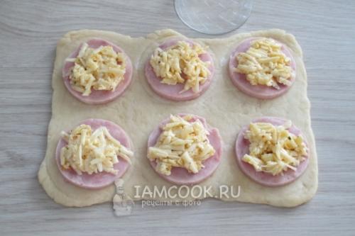 Пирожки с сыром ветчиной помидорами. Пирожки с ветчиной и сыром