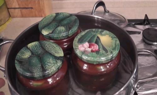 Салат огурцы в томате на зиму обалденный рецепт в томатной пасте. Огурцы в томате на зиму — обалденный рецепт «Пальчики оближешь»