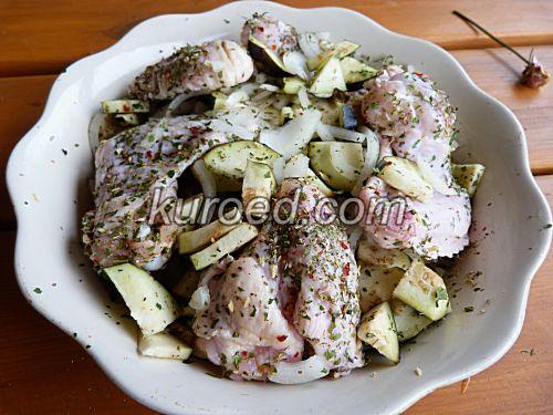 Курица с грибами и баклажанами в духовке.