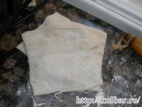 Слоеное тесто с творогом и зеленью. Слойки с творогом солёным