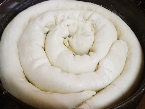 Улитки из слоеного теста с творогом. Пирог улитка из слоеного теста с сладким творогом