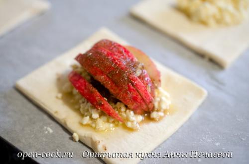 Слоеное тесто с творогом и яблоками. Слойки с творогом и яблоками