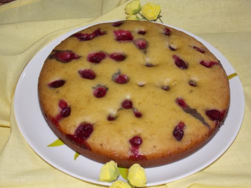 Пирог на кефире с вишней в мультиварке. Пирог на кефире с вишней