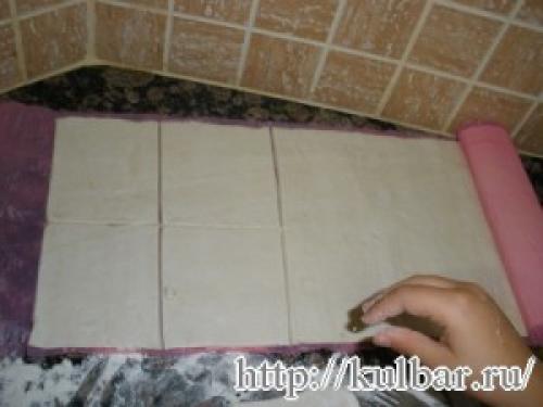 Слоеное тесто с творогом и зеленью. Слойки с творогом солёным