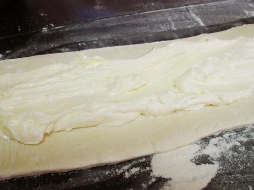 Улитки из слоеного теста с творогом. Пирог улитка из слоеного теста с сладким творогом