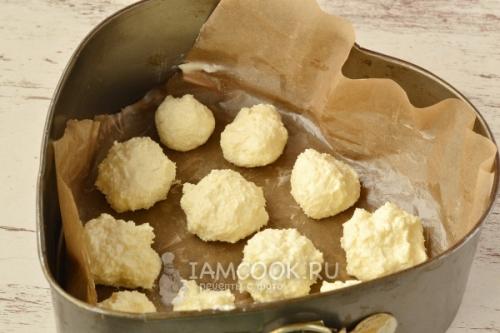 Пирог восторг с творожными шариками. Пирог с творожными шариками