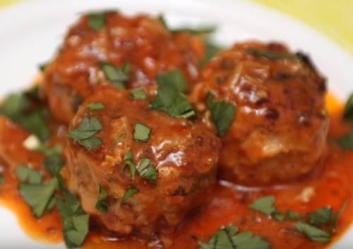 Рецепт тефтелей с подливкой на сковороде. Мясные тефтели с подливкой из томатного соуса со сметаной