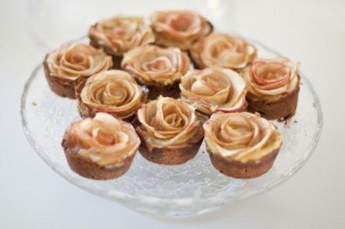 Как сделать розы из яблок для пирога. Как сделать розы из яблок?