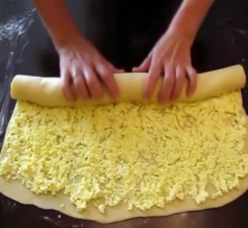 Завитушки из творожного теста. Творожные завитушки в сметанной заливке