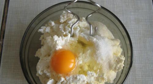 Творожные завитушки в сметанной заливке. Творожные «завитушки» в сметанной заливке