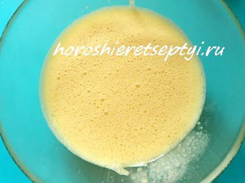 Пирог с начинкой из сгущенки в мультиварке. Ингредиенты: