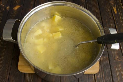 Диетический крем-суп из брокколи. Рецепт 2: суп-пюре из брокколи на курином бульоне