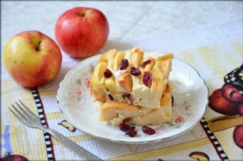 Открытый пирог с творогом и яблоками. На кефире