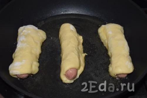 Тесто на сосиски в тесте жареные в масле без дрожжей на кефире. Сосиски в тесте на кефире на сковороде