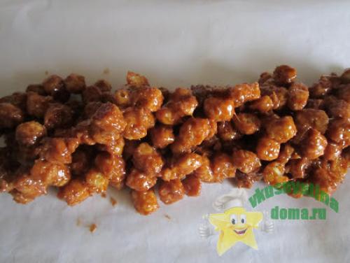 Десерт из кукурузных палочек и ирисок. Кукурузные палочки с ирисками – рецепт из детства