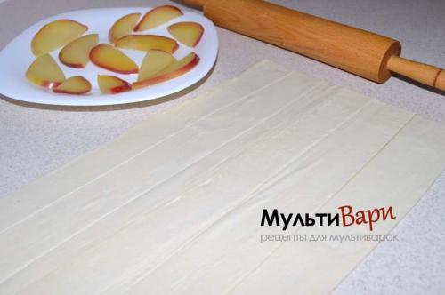 Розочки из слоеного теста с яблоками в мультиварке. Яблоки «Розы в тесте» в мультиварке