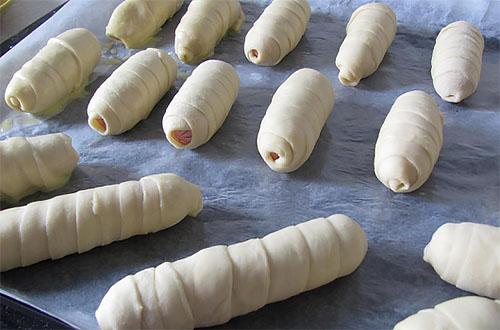 Рецепт теста для сосисок в тесте в духовке. Рецепт сосисок в тесте в духовке