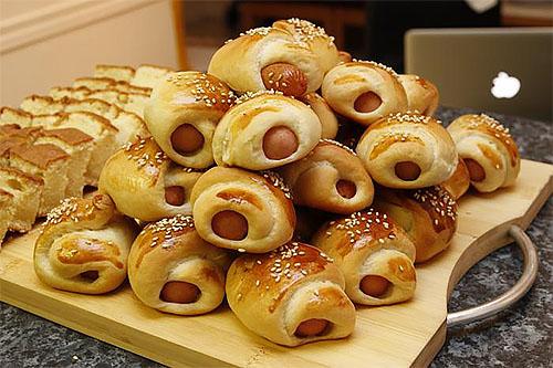 Рецепт теста для сосисок в тесте в духовке. Рецепт сосисок в тесте в духовке