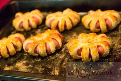 Цветы из слоеного теста и сосисок. Красивые и вкусные сосиски в слоеном тесте, пошаговый фото-рецепт