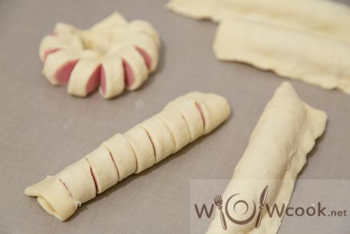 Цветы из слоеного теста и сосисок. Красивые и вкусные сосиски в слоеном тесте, пошаговый фото-рецепт