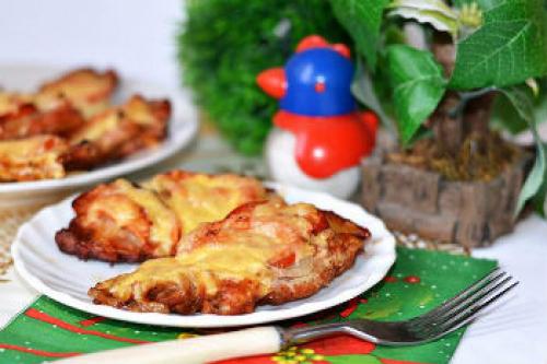 Мясо по-французски в духовке с помидором и сыром. Мясо по-французски с помидорами и сыром