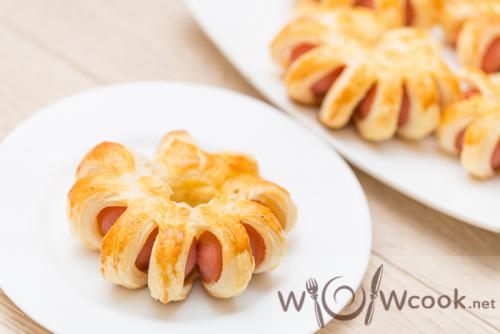 Цветы из слоеного теста и сосисок. Красивые и вкусные сосиски в слоеном тесте, пошаговый фото-рецепт