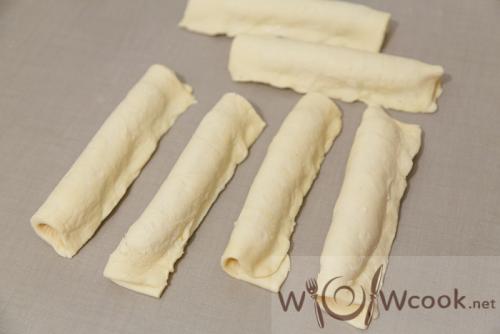 Цветы из слоеного теста и сосисок. Красивые и вкусные сосиски в слоеном тесте, пошаговый фото-рецепт