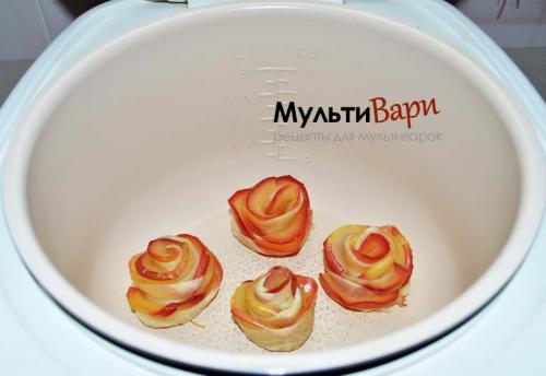 Розочки из слоеного теста с яблоками в мультиварке. Яблоки «Розы в тесте» в мультиварке