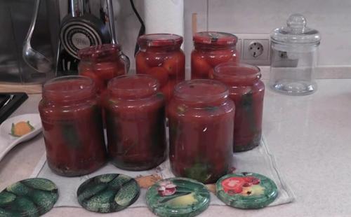 Салат огурцы в томате на зиму обалденный рецепт. Огурцы в томате на зиму — обалденный рецепт «Пальчики оближешь»