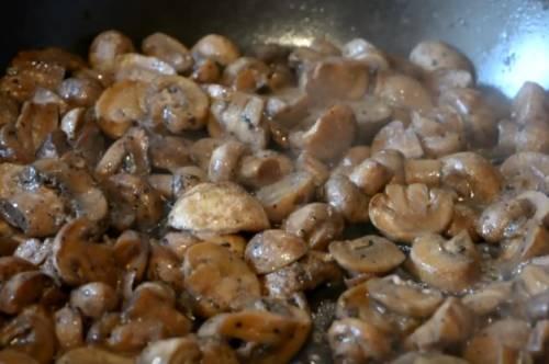 Мясо по-французски в духовке из свинины с грибами и помидорами и сыром. Мясо по-французски с грибами в духовке